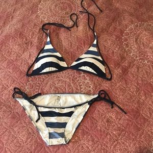 Abercrombie and Fitch 👙